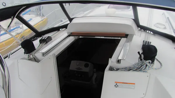 Hunter 33